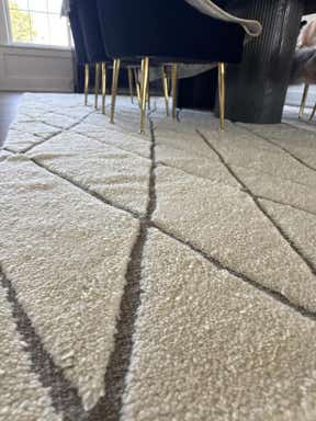 Customer photo for review titled "This carpet doesn’t worth the money."