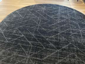 Customer photo for review titled "Nice looking rug at a great price."