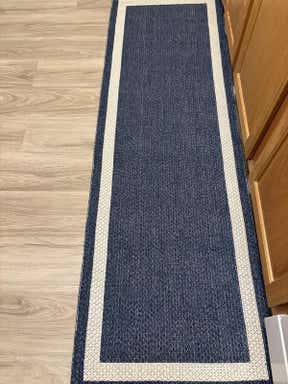 Customer photo for review titled "Very Nice Runner!"