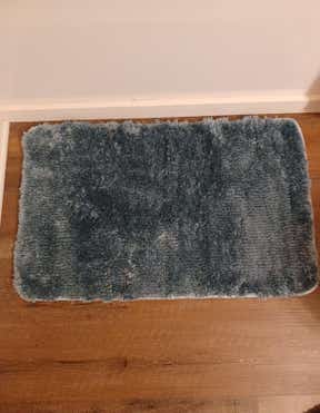 Customer photo for review titled "1' 8 x 2' 7 Bano Luxe Bath Mat"