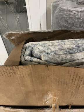 Customer photo for review titled "No protective packaging"