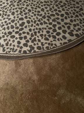 Customer photo for review titled "Edges wont lay flat"