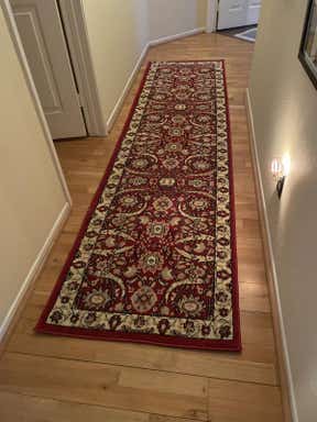 Customer photo for review titled "Beautiful runner"
