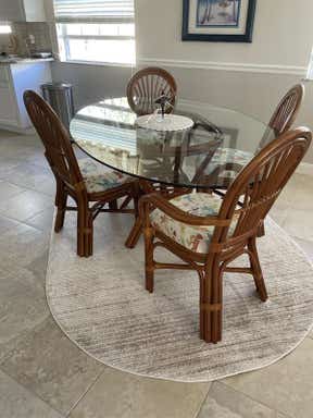 Customer photo for review titled "Beautiful Oval Rug"
