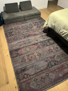 Customer photo for review titled "Love my new rug - slight sizing issue with pad"