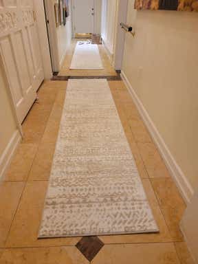 Customer photo for review titled "Love the runner"