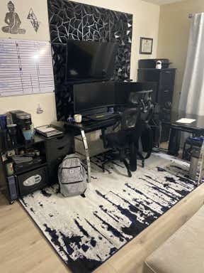 Customer photo for review titled "Sharp looking abstract drip art style"