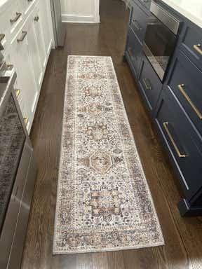Customer photo for review titled "Beautiful runner"