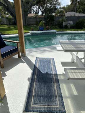 Customer photo for review titled "Outdoor runner looks great"