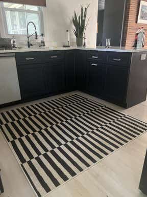 Customer photo for review titled "Great kitchen rug."