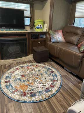 Customer photo for review titled "4x4 Brighella  round Rug"