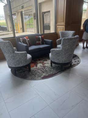 Customer photo for review titled "Oval rug"