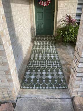 Customer photo for review titled "Excellent outdoor rug"