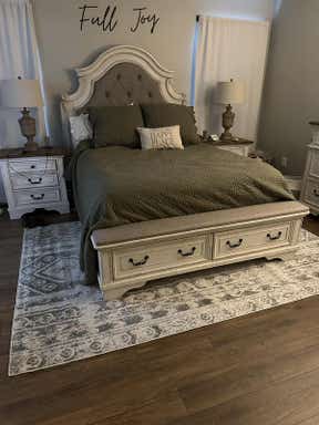Customer photo for review titled "Amazing rug"