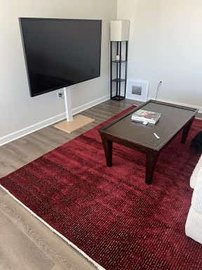 Customer photo for review titled "Rug is very different than advertised"