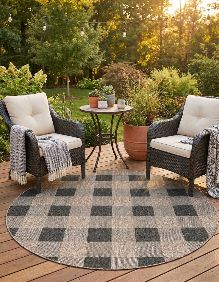 Detail image of  7' 10 x 7' 10  Washable Checkered Indoor / Outdoor Round Rug