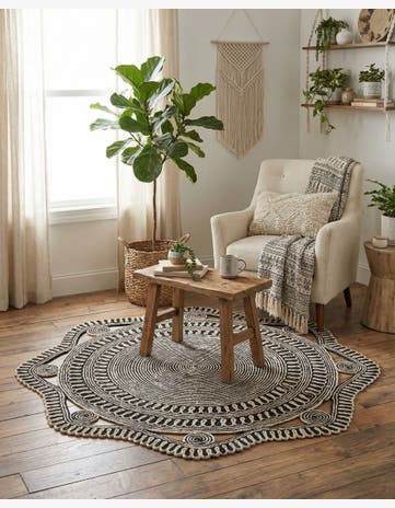 5' 1 x 5' 1 Handmade Braided Jute Round Rug