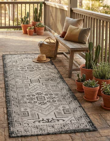2' x 6' Easy-Clean Aztec Indoor / Outdoor Runner Rug