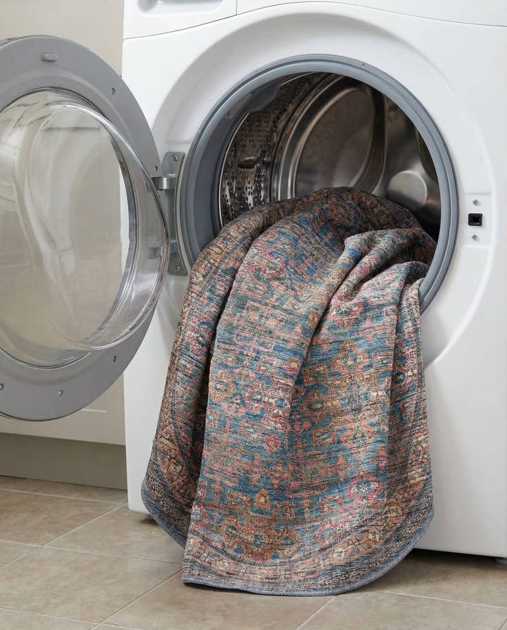 Detail image of 7' 10 x 7' 10 Washable Nostalgia Round Rug
