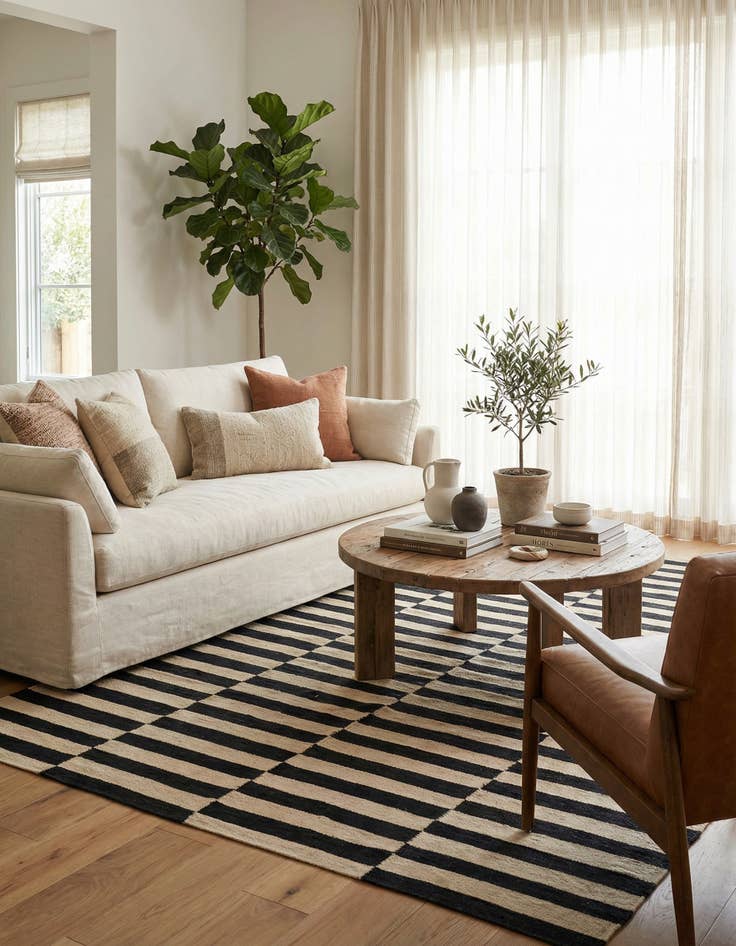 Detail image of 5' 9 x 7' 8  Hand Woven Kilim Modern Wool Rug