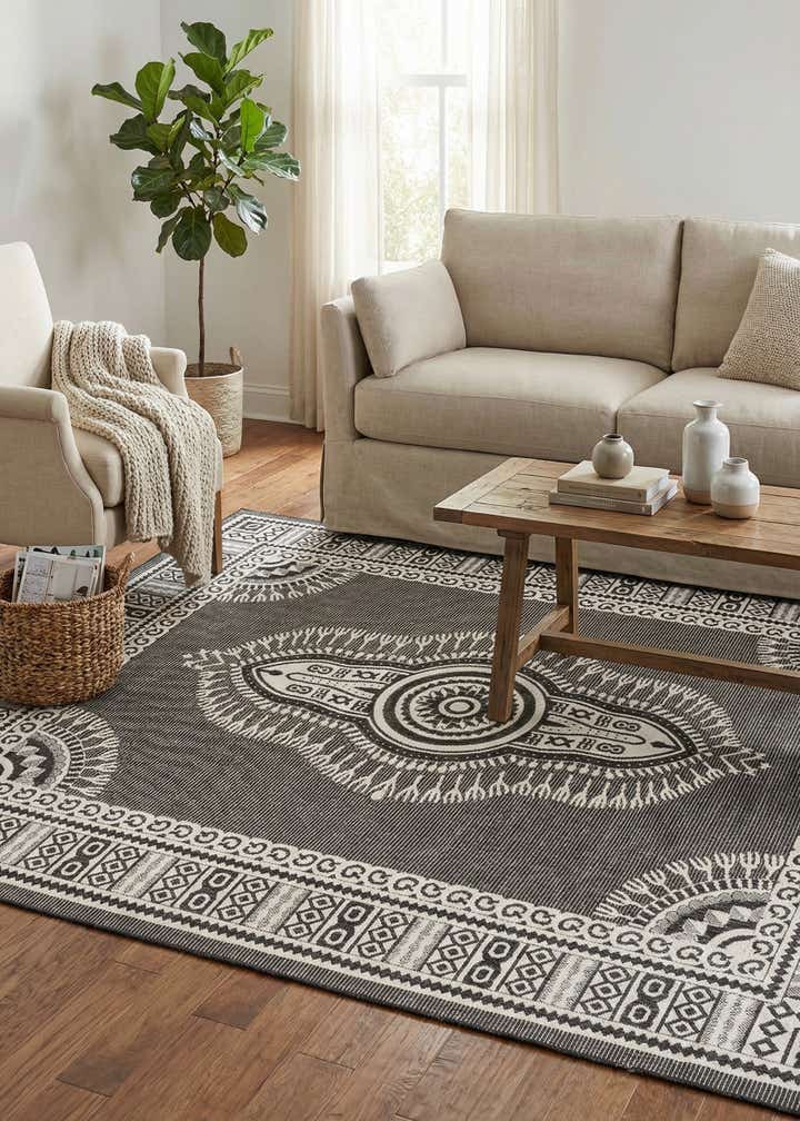 7' 10 x 10' Easy-Clean Traditional Indoor / Outdoor Rug