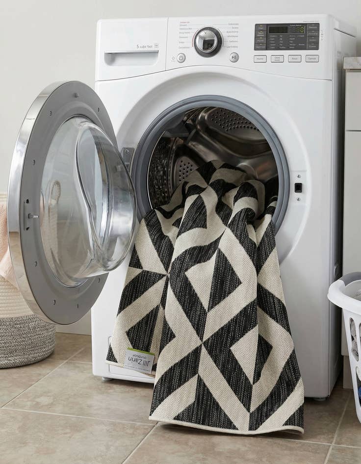 Detail image of 5' 3 x 8'  Washable Jill Zarin Napa Indoor / Outdoor Rug