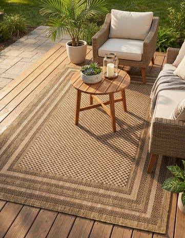 4' x 6' Easy-Clean Border Indoor / Outdoor Rug
