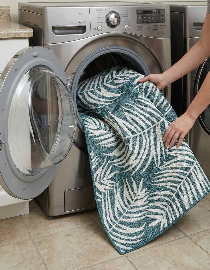 Detail image of 4' x 6'  Washable Botanical Indoor / Outdoor Rug