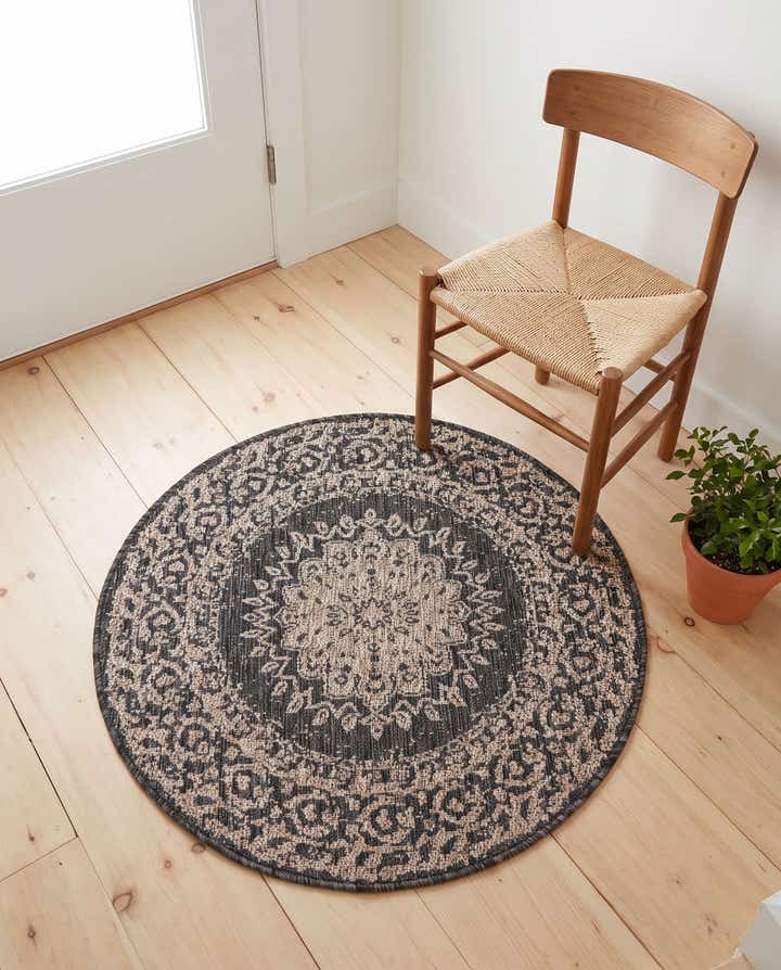3' x 3' Easy-Clean Traditional Indoor / Outdoor Round Rug