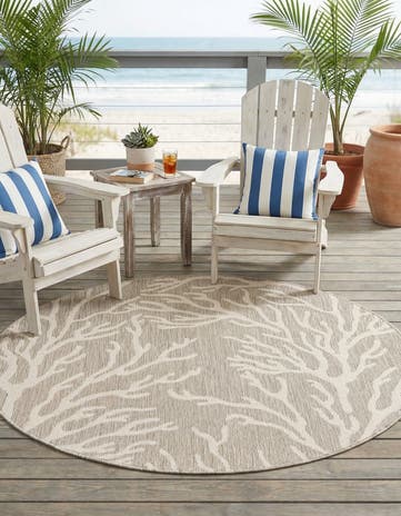 5' 3 x 5' 3 Easy-Clean Coastal Indoor / Outdoor Round Rug