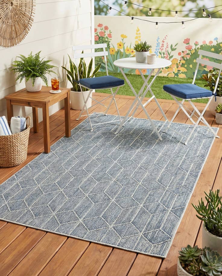Detail image of 4' 1 x 6' 1 Easy-Clean Trellis Indoor / Outdoor Rug