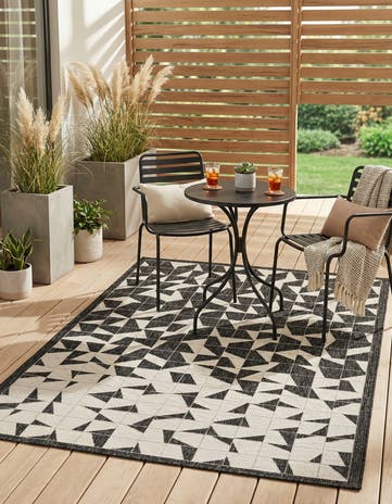 4' x 6' Easy-Clean Modern Indoor / Outdoor Rug