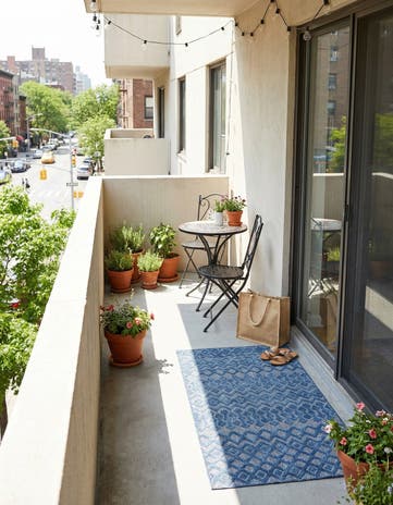 2' x 3' Easy-Clean Trellis Textured Indoor / Outdoor Rug