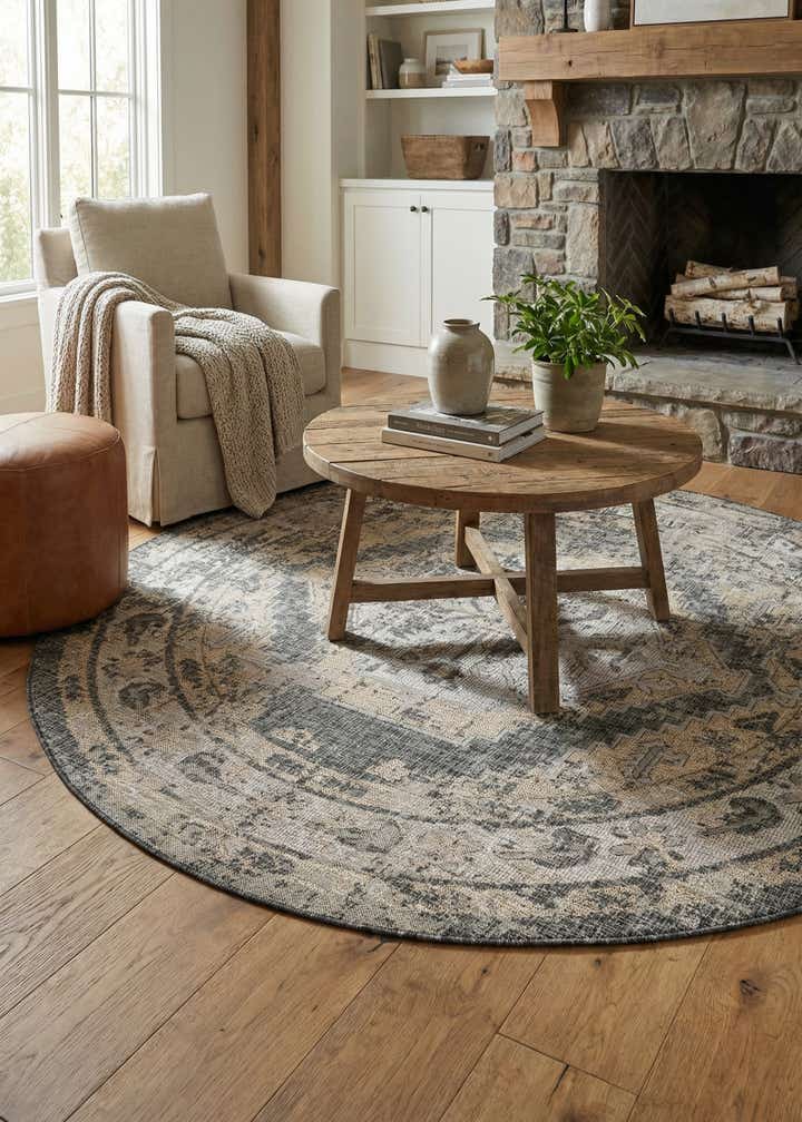 7' 10 x 7' 10 Easy-Clean Traditional Indoor / Outdoor Round Rug