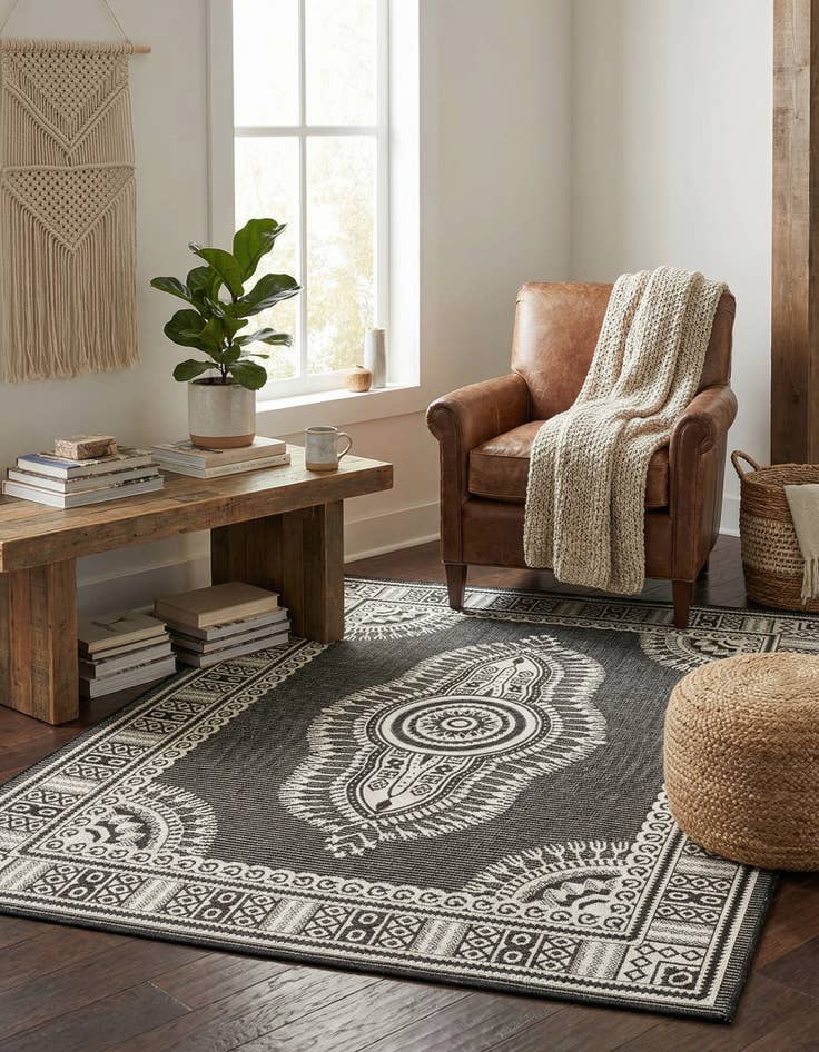 Detail image of 5' 3 x 7' Easy-Clean Traditional Indoor / Outdoor Rug
