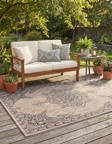 Beige Easy-Clean Traditional Indoor / Outdoor Rug