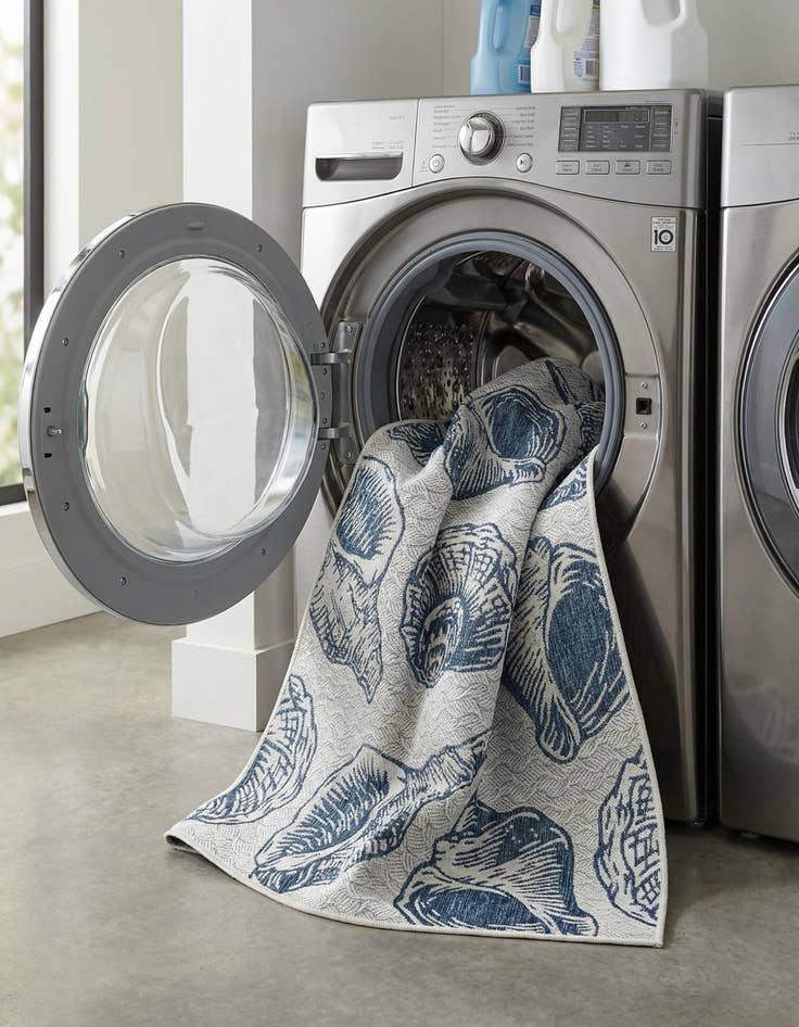 Detail image of 5' 3 x 8'  Washable Coastal Indoor / Outdoor Rug