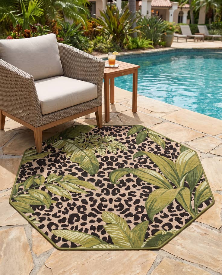 Detail image of 4' x 4' Easy-Clean Botanical Indoor / Outdoor Octagon Rug