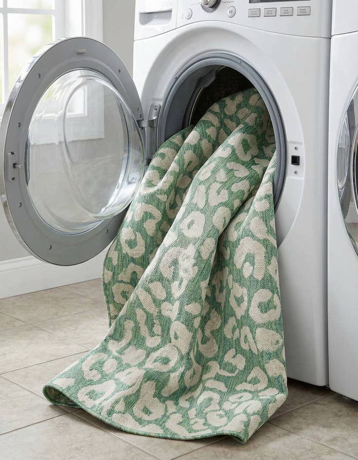 Detail image of 6' x 9'  Washable Safari Indoor / Outdoor Oval Rug