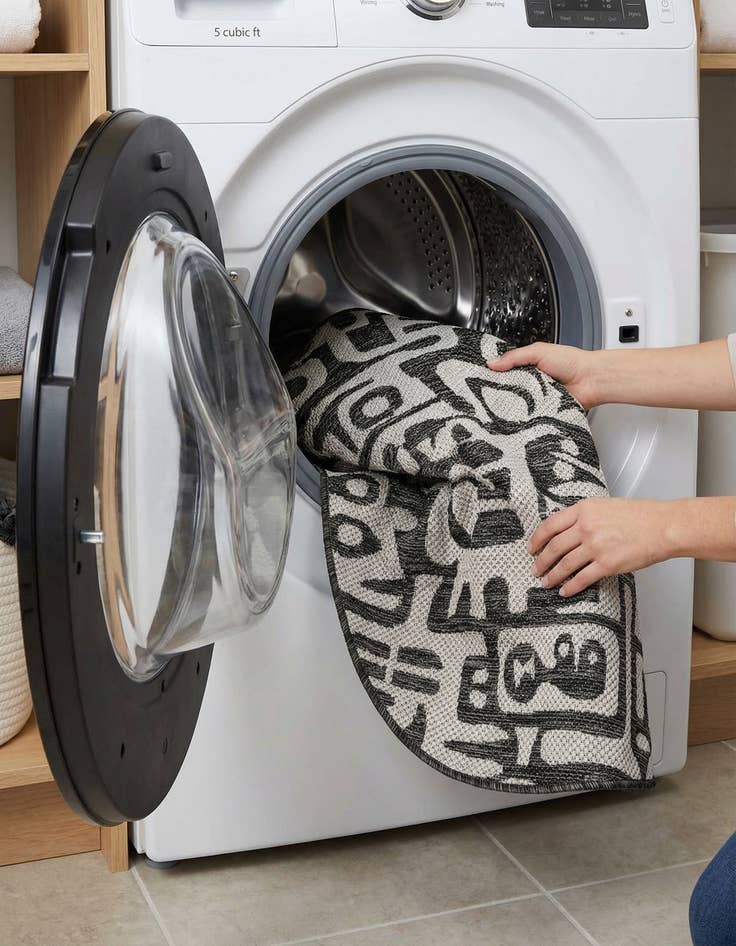 Detail image of 3' x 3'  Washable Modern Indoor / Outdoor Round Rug