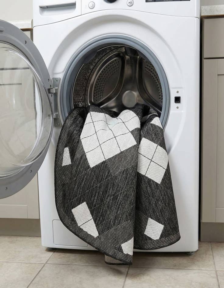 Detail image of 7' 10 x 7' 10  Washable Modern Indoor / Outdoor Round Rug