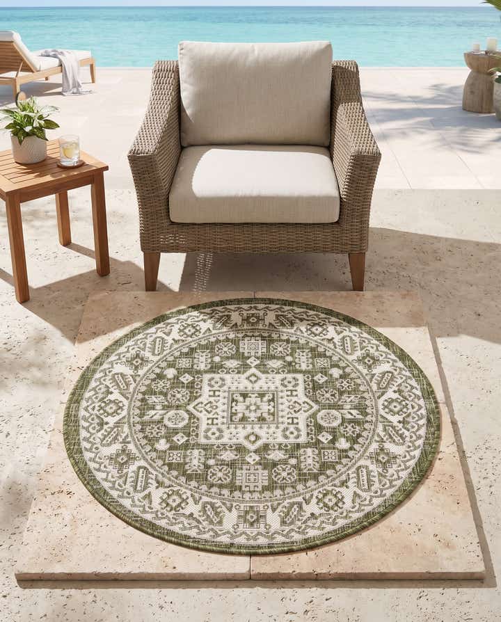 3' x 3' Easy-Clean Aztec Indoor / Outdoor Round Rug