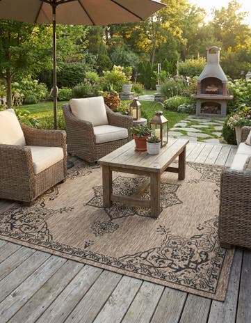 7' 10 x 7' 10 Easy-Clean Traditional Indoor / Outdoor Square Rug