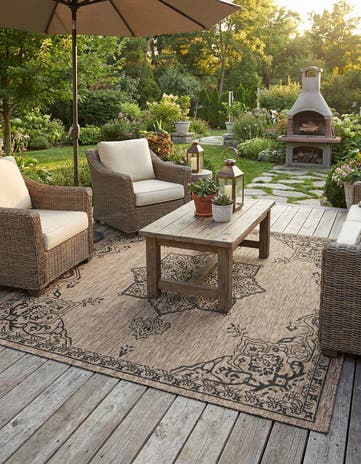 7' 10 x 7' 10 Easy-Clean Traditional Indoor / Outdoor Square Rug