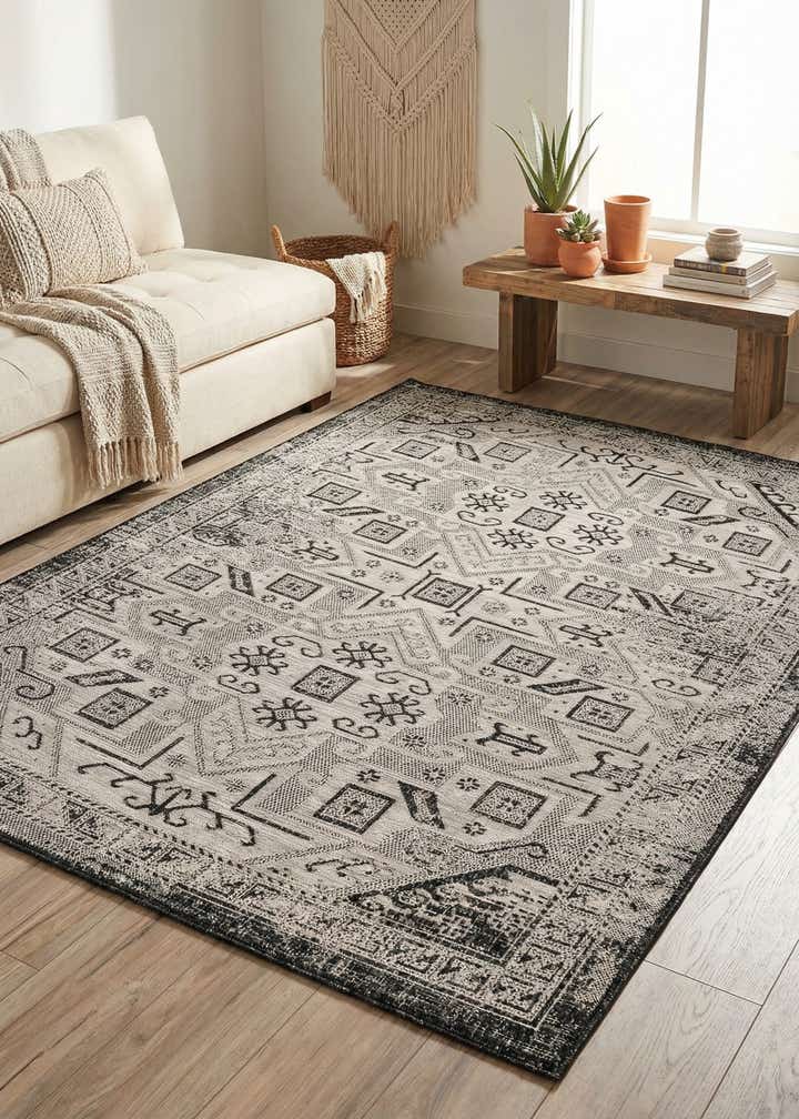 5' 3 x 8' Easy-Clean Aztec Indoor / Outdoor Rug