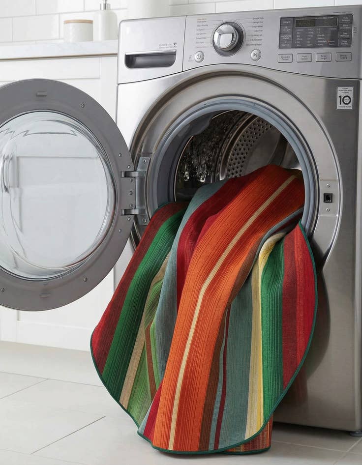 Detail image of 5' x 5'  Washable Modern Indoor / Outdoor Round Rug