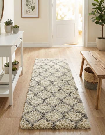 2' x 7' Lattice Shag Runner Rug