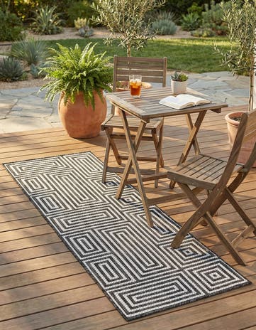 2' x 6' Easy-Clean Modern Indoor / Outdoor Runner Rug