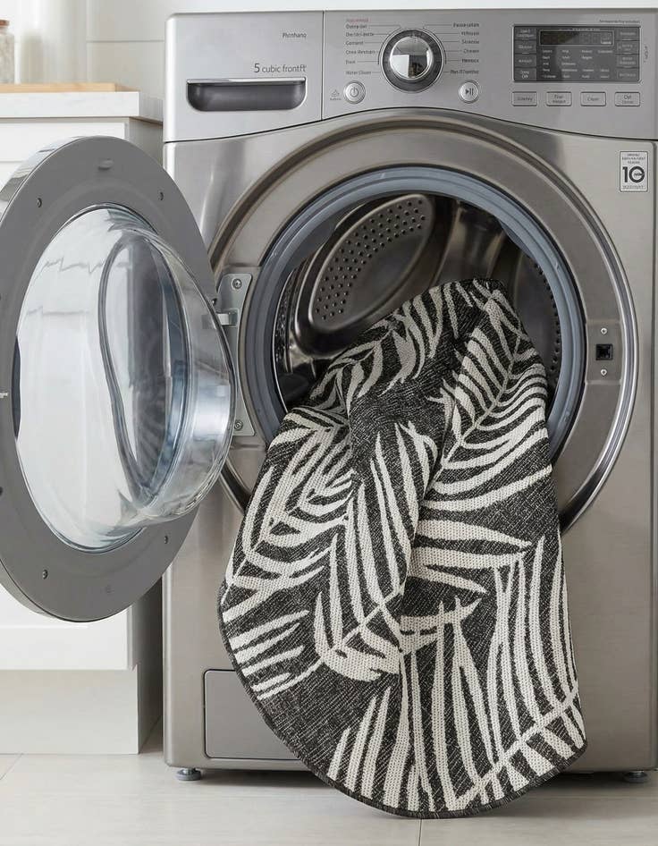 Detail image of 4' x 4'  Washable Botanical Indoor / Outdoor Round Rug