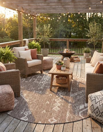 7' 10 x 7' 10 Easy-Clean Bohemian Indoor / Outdoor Round Rug
